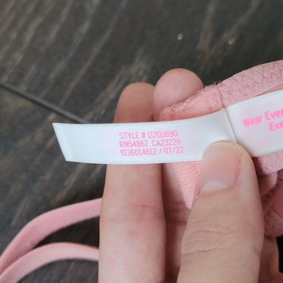 VS Pink Push-Up Bra 32A (BLACK ONLY) - Picture 7 of 12